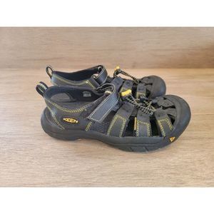 Keen youth sandals size 5